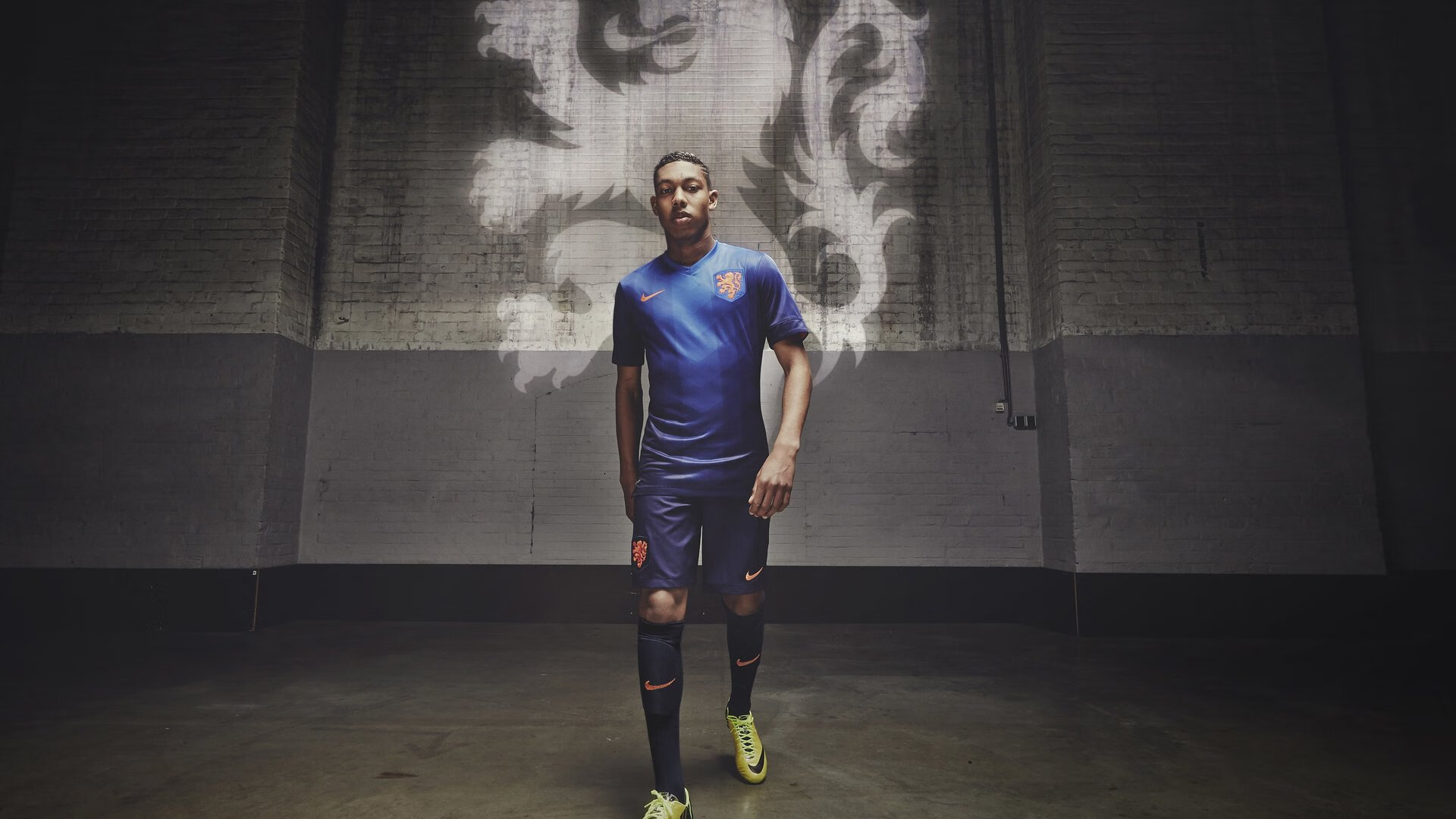 AYX体育官网-2015年总决赛：勇士在系列赛中逆转骑士，库里多次远距离飙投，最终成功夺冠，终结队史55年等待。